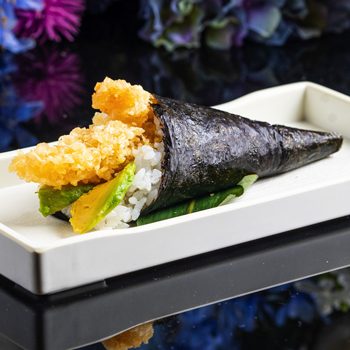 </p>
<div class="title_menu">EBITEN TEMAKI *</div>
<p>gamberi in tempura, riso, alghe, insalata, teriyaki<br /><strong>4,00€</strong></p>
<p>
